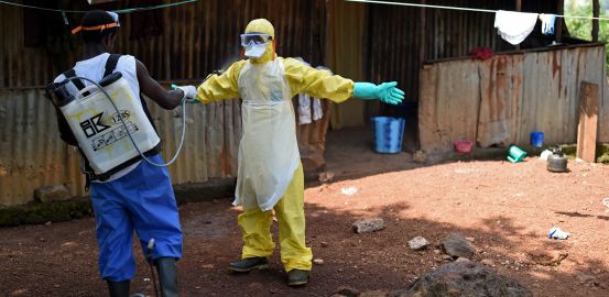Comment la Suisse s'est mobilisée contre le virus Ebola